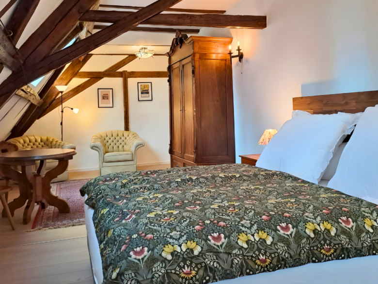 City Hideaways Ferienwohnung Bernstraße 4 Bett