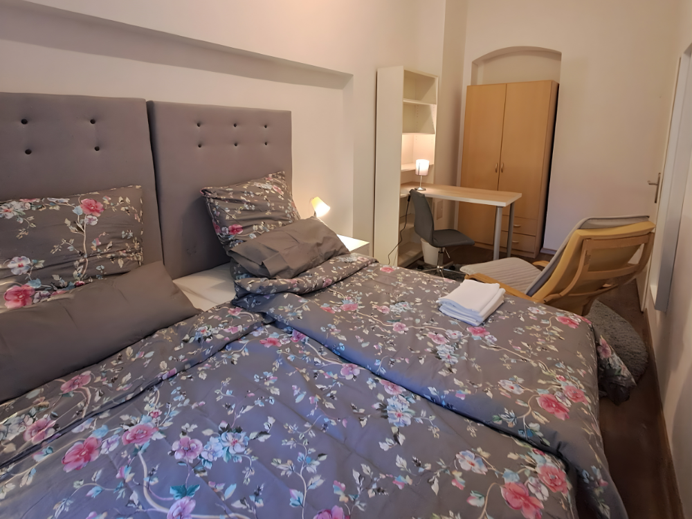 City Hideaways Ferienwohnung Mühle E1 großes Doppelbett