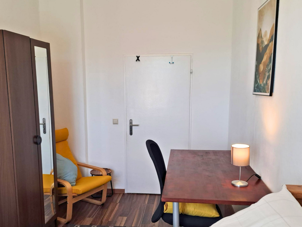 City Hideaways Ferienwohnung Mühle O1 Schreibtisch und Stauraum