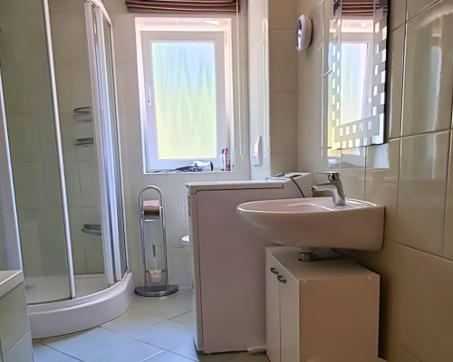 City Hideaways Ferienwohnung Bernstraße 3 Badezimmer