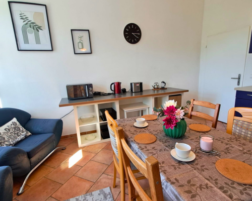 City Hideaways Ferienwohnung Mühle O1 gedeckter Tisch